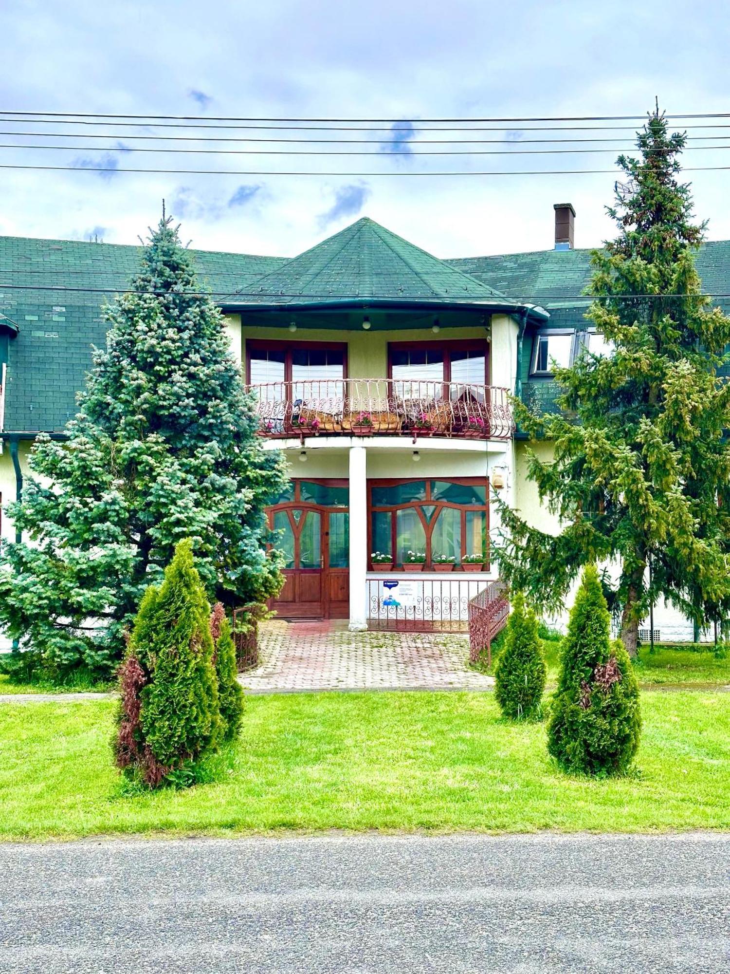 Eden Panzio Aparthotel Buk Exterior photo