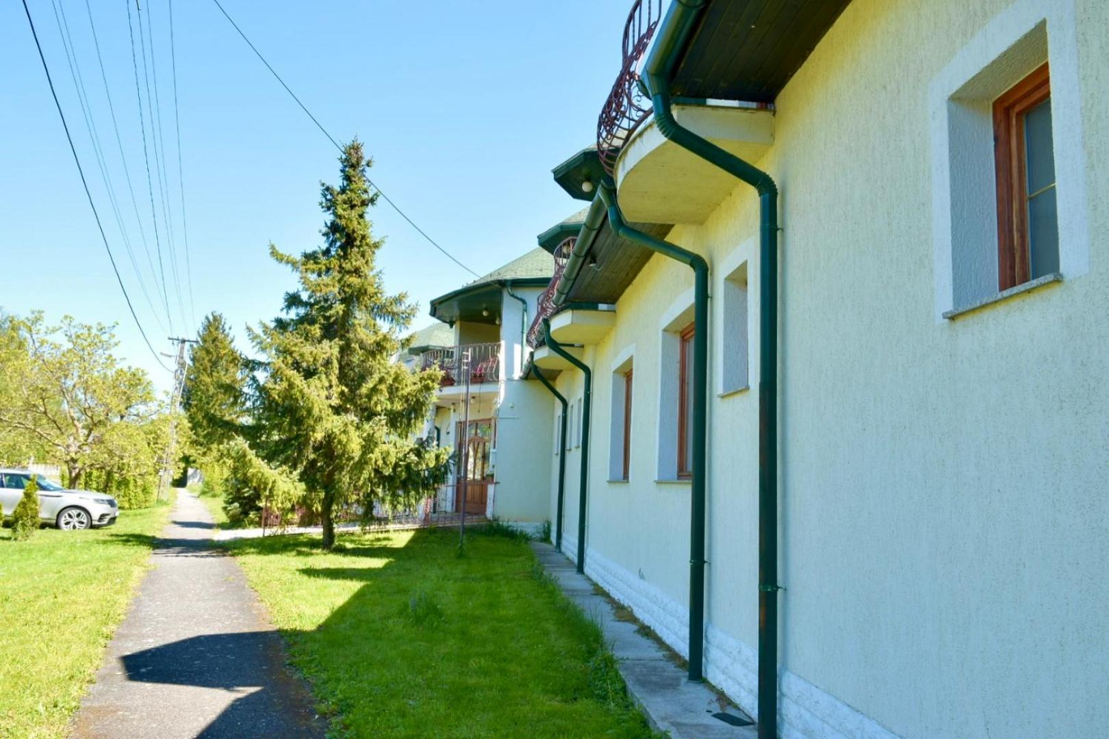 Eden Panzio Aparthotel Buk Exterior photo
