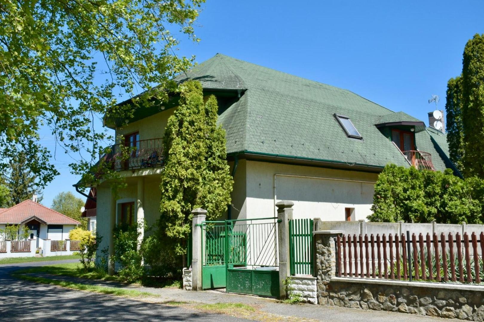 Eden Panzio Aparthotel Buk Exterior photo